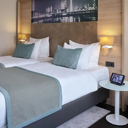 Hotel Leonardo Royal Koenigsallee 4*